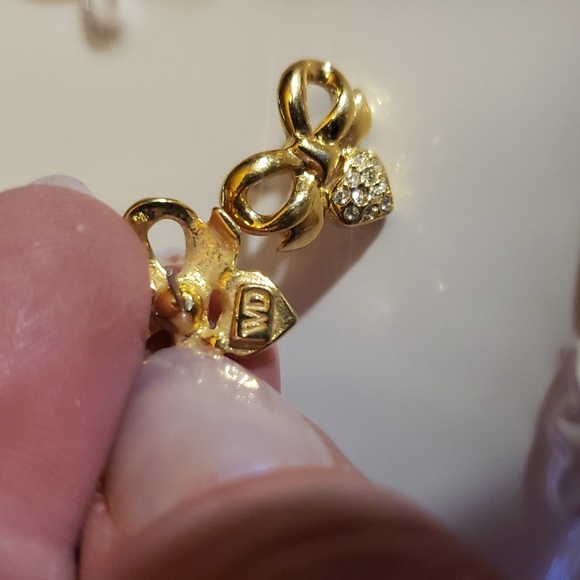 Elizabeth Taylor White Diamonds Gold Tone Bow Ribbon Pierced Stud Earrings - Picture 4 of 5